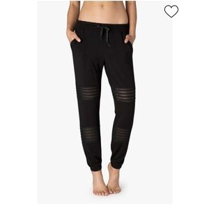 Beyond Yoga Off the Grid Black Sweaptants Size XS